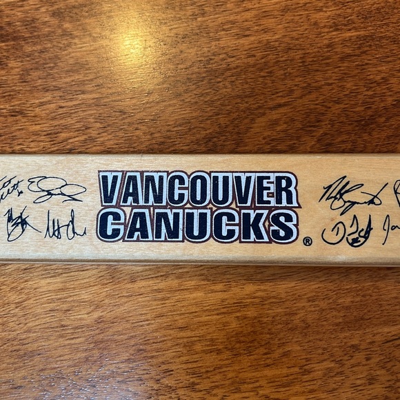 NHL | Vancouver Canucks souvenir mini hockey stick - Picture 3 of 5